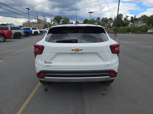 Used 2024 Chevrolet Trax LT w/ Driver Confidence Package image 4
