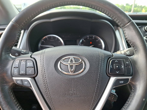 Used 2015 Toyota Highlander LE image 19