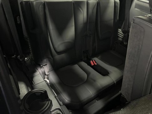 Certified 2021 Land Rover Defender 110 X-Dynamic HSE image 11