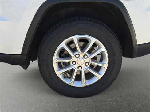 Used 2021 Jeep Grand Cherokee Laredo image 35