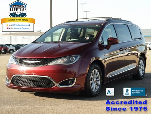 Used 2017 Chrysler Pacifica Touring-L image 3