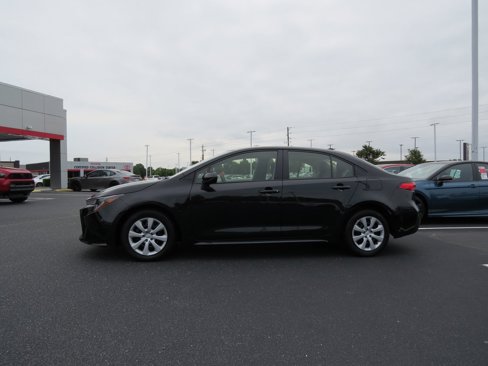 Used 2022 Toyota Corolla LE image 6