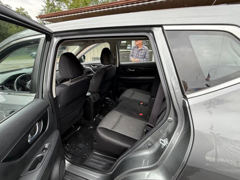Used 2017 Nissan Rogue S image 9