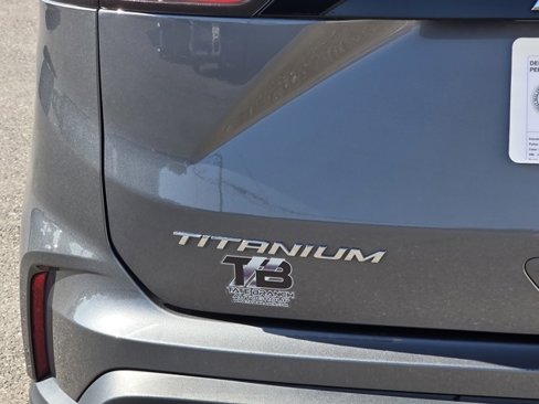 Used 2024 Ford Edge Titanium image 9