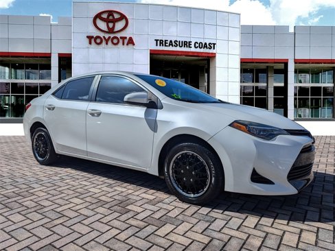 Used 2018 Toyota Corolla LE image 1