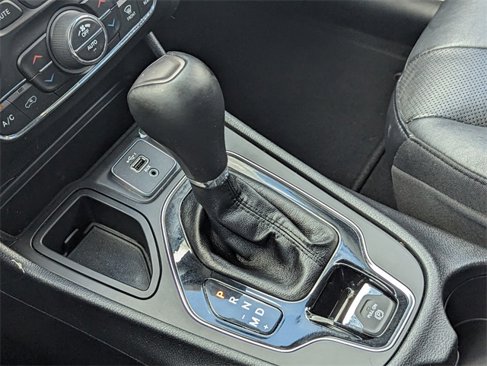 Used 2020 Jeep Cherokee Limited image 23