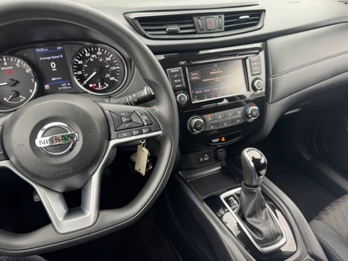 Used 2019 Nissan Rogue S image 17