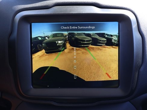 New 2023 Jeep Renegade Latitude w/ Sun & Fun Group image 29