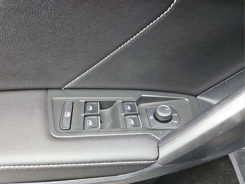 Used 2024 Volkswagen Tiguan SE image 33