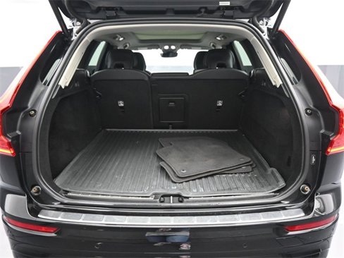 Used 2022 Volvo XC60 B5 Momentum w/ Climate Package image 28