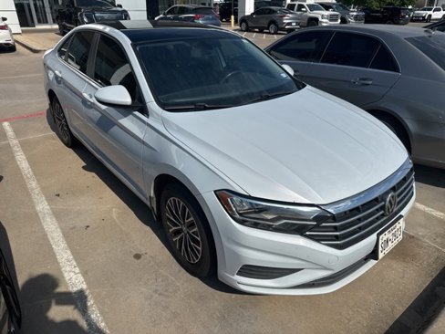 Used 2019 Volkswagen Jetta SE image 2