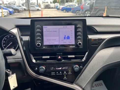 Used 2022 Toyota Camry SE image 25