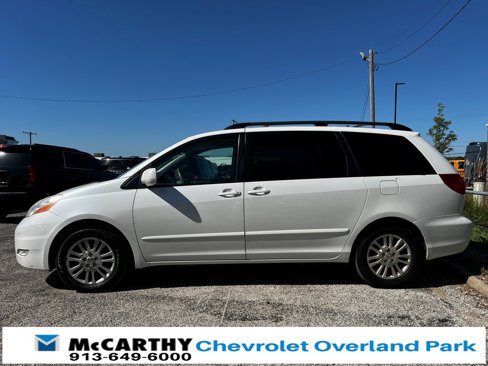 Used 2010 Toyota Sienna XLE image 7