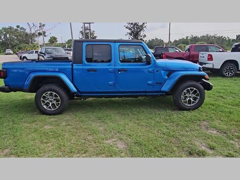 New 2025 Jeep Gladiator Sport image 27