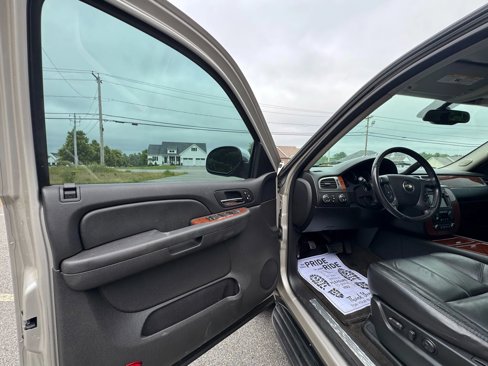 Used 2007 Chevrolet Suburban LTZ w/ LTZ Preferred Equipment Group image 13