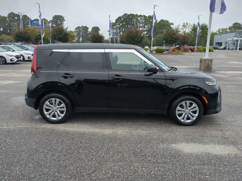 Used 2021 Kia Soul LX image 2