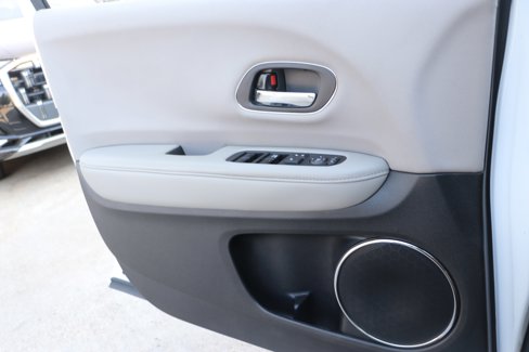 Used 2018 Honda HR-V EX image 26