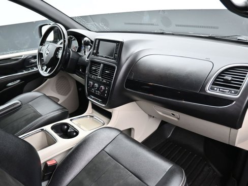 Used 2019 Dodge Grand Caravan SXT image 50