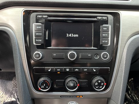 Used 2014 Volkswagen Passat TDI SE image 23