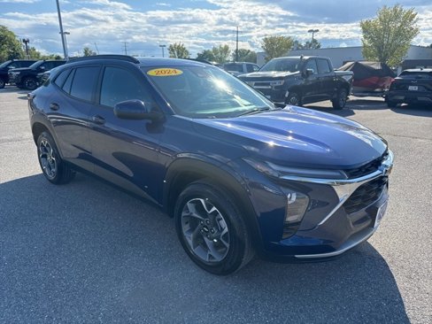 Used 2024 Chevrolet Trax LT w/ Driver Confidence Package image 8