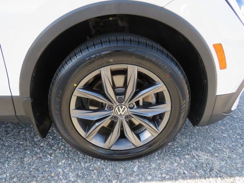 Used 2022 Volkswagen Tiguan SE image 29