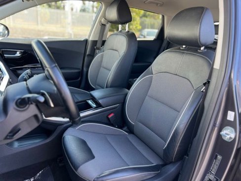 Used 2020 Kia Niro EX image 13
