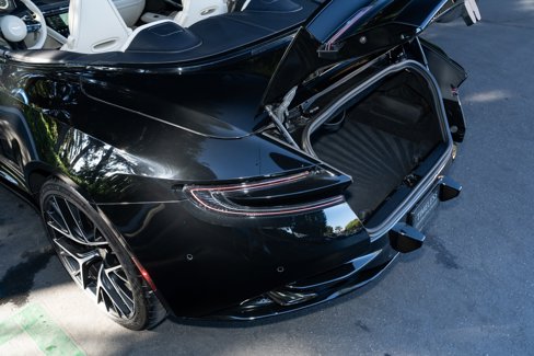 Used 2025 Aston Martin DB12 Convertible image 13