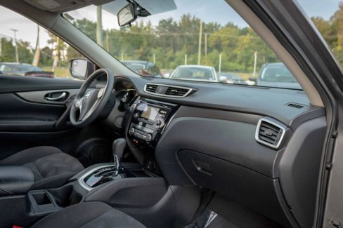 Used 2015 Nissan Rogue SV image 25