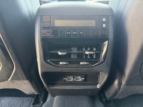 Used 2023 Jeep Grand Cherokee L Laredo image 32