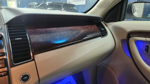 Used 2010 Ford Taurus Limited image 35