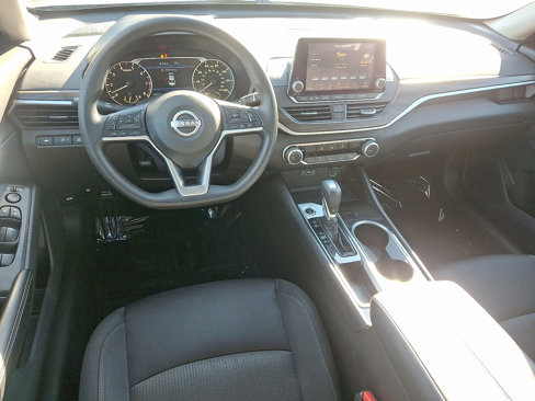 Used 2024 Nissan Altima 2.5 SV image 11