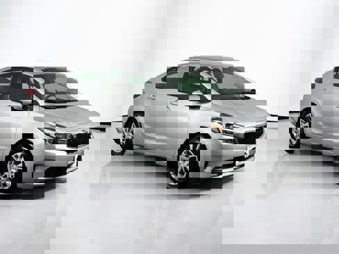 Used 2018 Kia Forte LX image 2