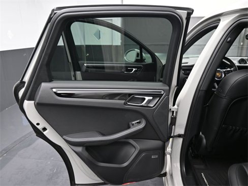 Certified 2022 Porsche Macan image 22