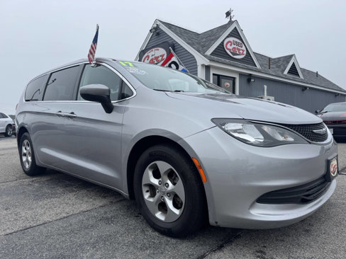 Used 2017 Chrysler Pacifica LX w/ Tire & Wheel Group image 1