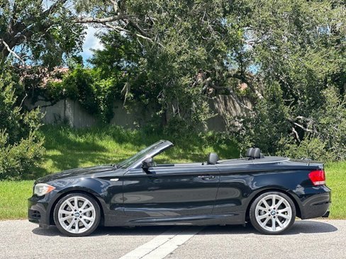 Used 2013 BMW 135i Convertible image 18