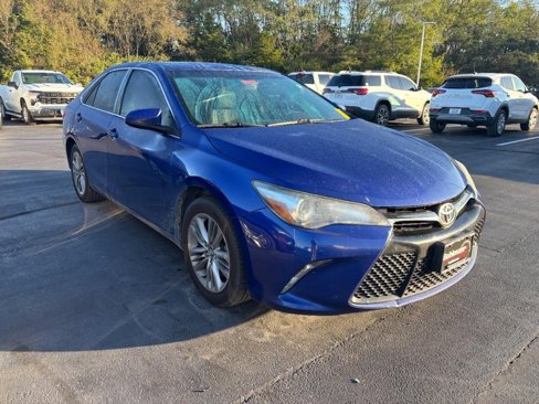 Used 2016 Toyota Camry SE image 2