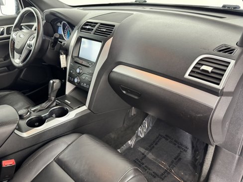 Used 2015 Ford Explorer XLT w/ Equipment Group 202B image 8