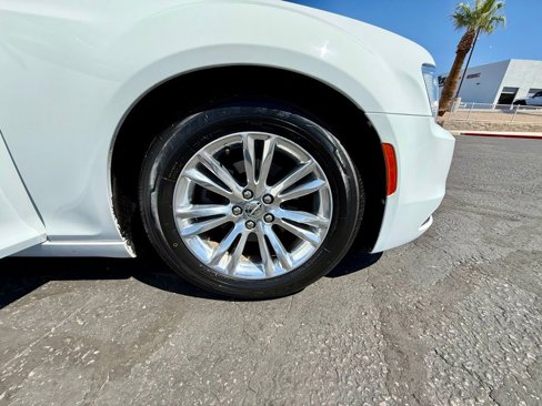 Used 2017 Chrysler 300 C image 27