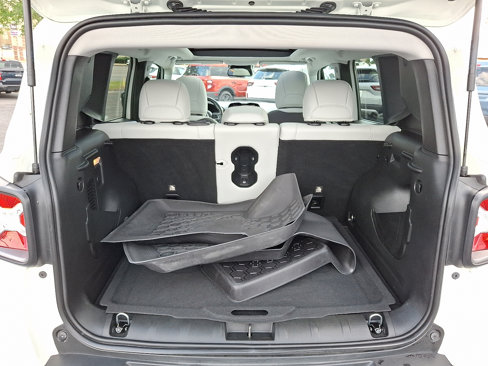 Used 2020 Jeep Renegade Limited w/ UConnect 8.4 Nav Group image 31