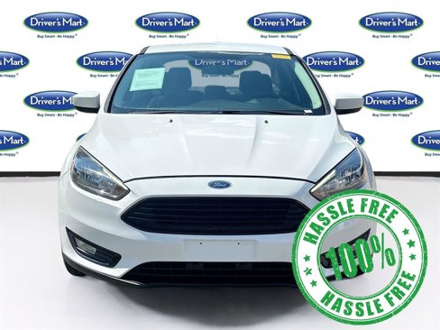 Used 2018 Ford Focus SE w/ SE Appearance Package image 2