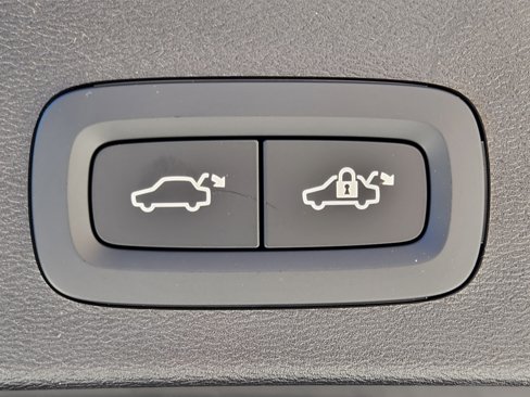 New 2025 Volvo XC40 B5 Core w/ Protection Package image 13