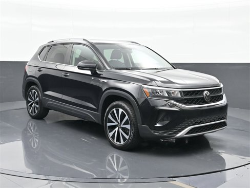 Used 2023 Volkswagen Taos SE w/ Panoramic Sunroof Package image 13