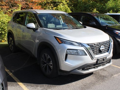 Used 2022 Nissan Rogue SV image 3