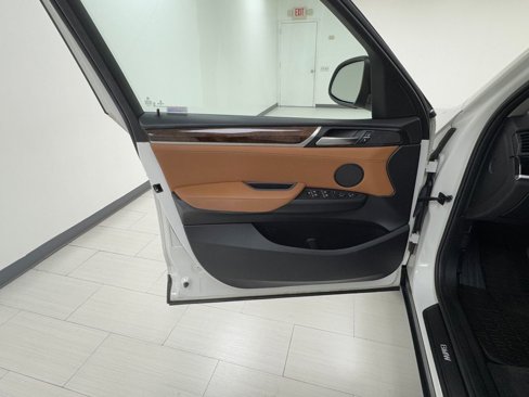 Used 2017 BMW X3 xDrive28i image 9