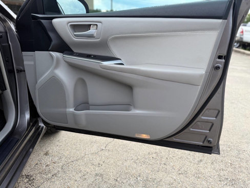 Used 2015 Toyota Camry XLE w/ Moonroof Package image 26