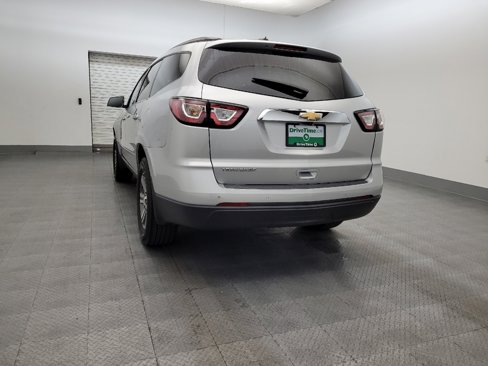Used 2017 Chevrolet Traverse LT image 6