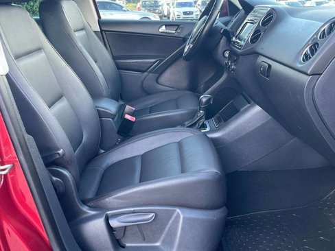 Used 2012 Volkswagen Tiguan SE image 8