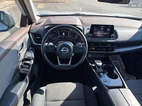 Used 2023 Nissan Rogue SV image 28