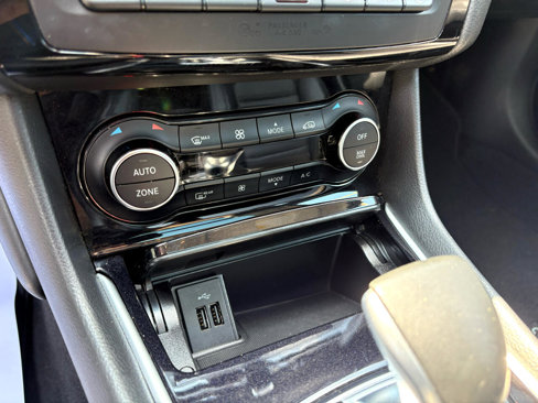 Used 2018 INFINITI QX30 Premium image 26