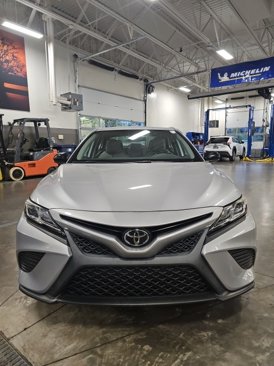 Used 2020 Toyota Camry SE image 3